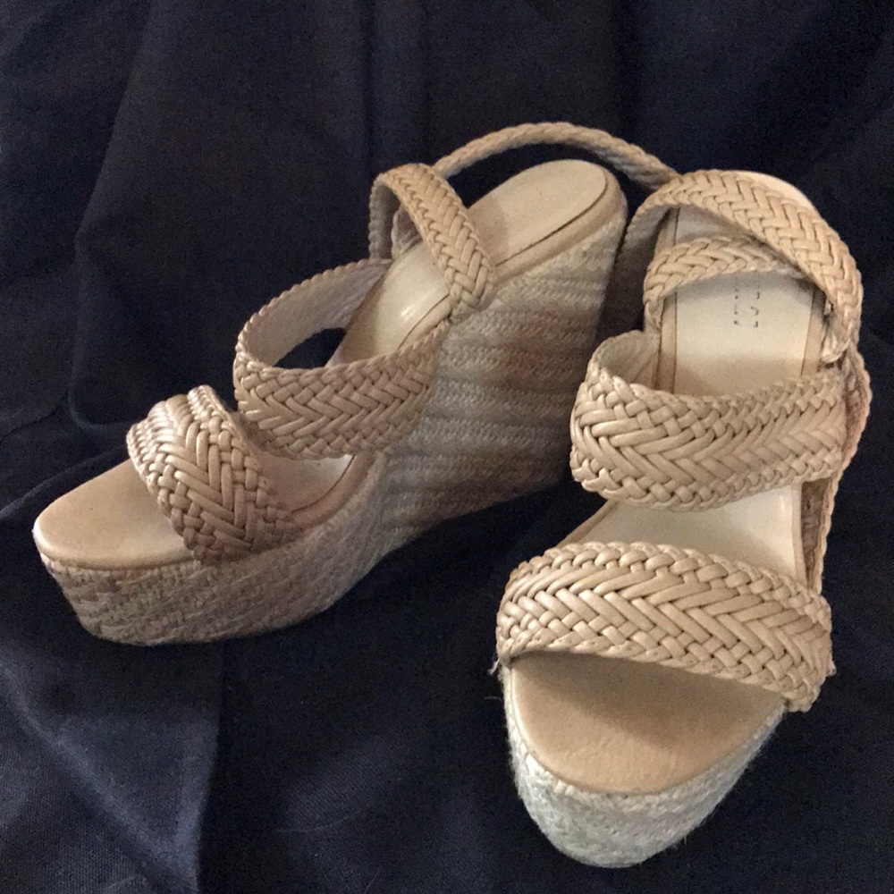 Nude wedges